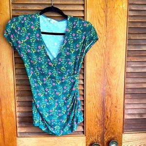 Boden women’s green floral v-neck shirt; size 2.